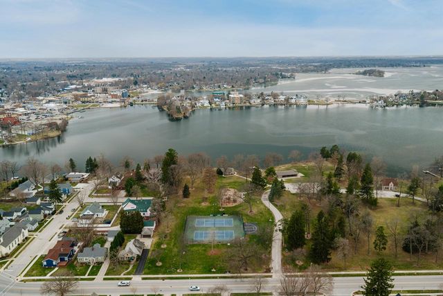 727 E Madison STREET, Oconomowoc, WI 53066