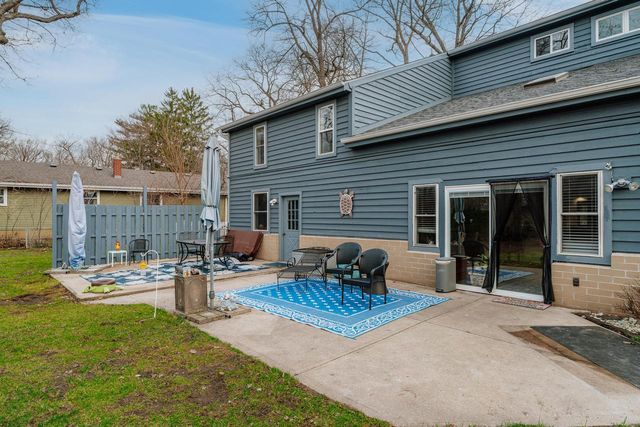 727 E Madison STREET, Oconomowoc, WI 53066