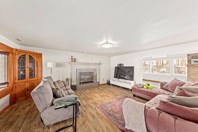 727 E Madison STREET, Oconomowoc, WI 53066