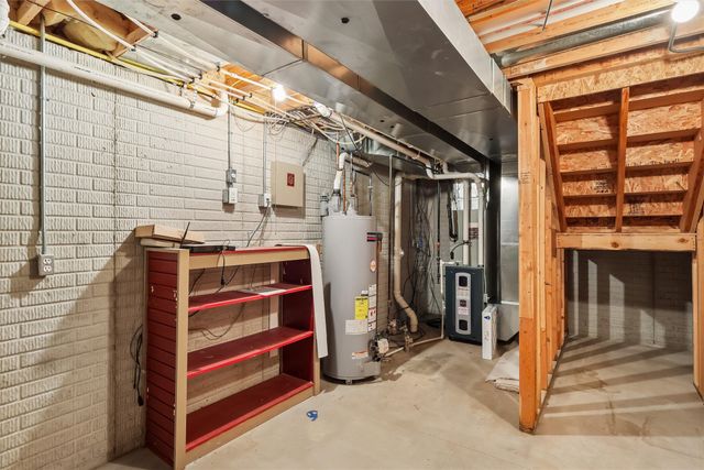 15407 Hammontree Drive, Urbandale, IA 50323