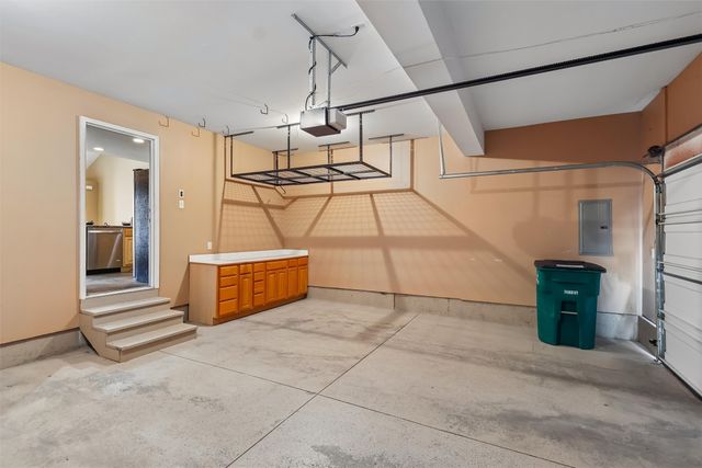 15407 Hammontree Drive, Urbandale, IA 50323