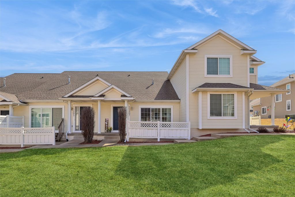 15407 Hammontree Drive, Urbandale, IA 50323