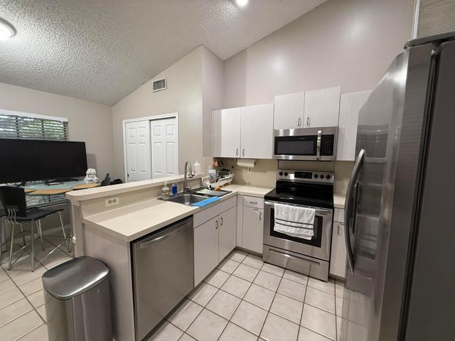 13025 MEADOWBREEZE Drive, Wellington, FL 33414
