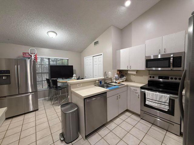 13025 MEADOWBREEZE Drive, Wellington, FL 33414