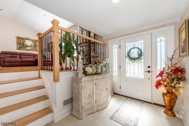 226 Winifred Dr, Totowa Boro, NJ 07512