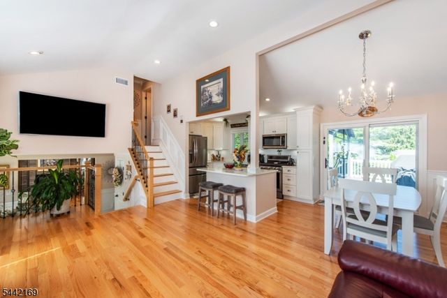 226 Winifred Dr, Totowa Boro, NJ 07512