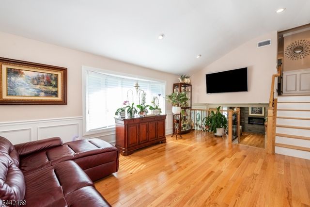 226 Winifred Dr, Totowa Boro, NJ 07512