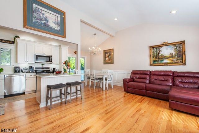 226 Winifred Dr, Totowa Boro, NJ 07512