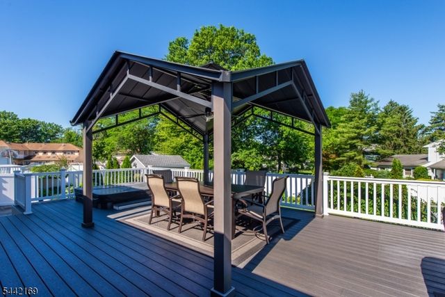 226 Winifred Dr, Totowa Boro, NJ 07512