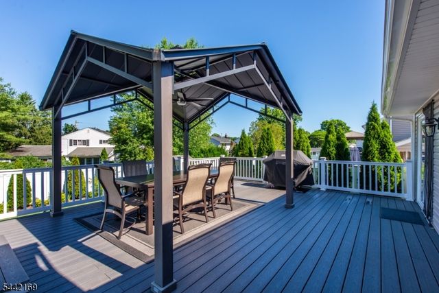 226 Winifred Dr, Totowa Boro, NJ 07512
