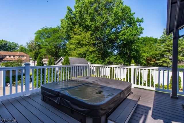 226 Winifred Dr, Totowa Boro, NJ 07512