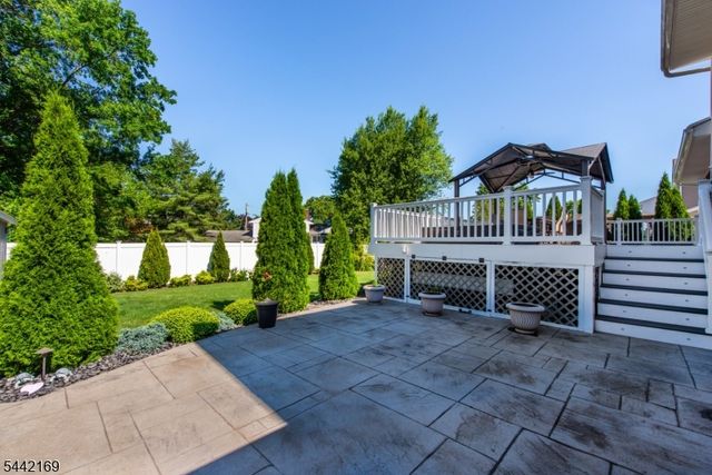 226 Winifred Dr, Totowa Boro, NJ 07512