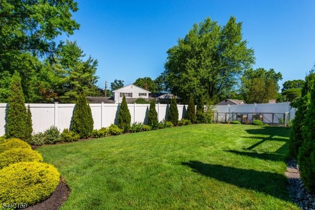 226 Winifred Dr, Totowa Boro, NJ 07512