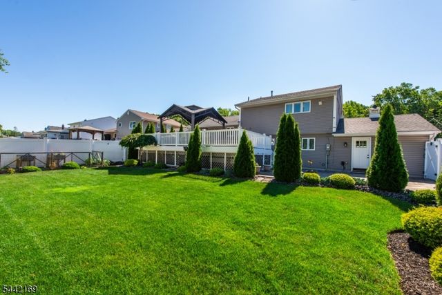 226 Winifred Dr, Totowa Boro, NJ 07512