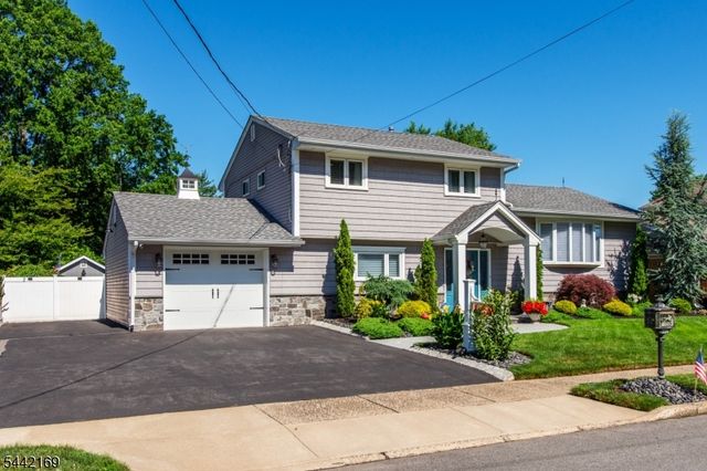 226 Winifred Dr, Totowa Boro, NJ 07512