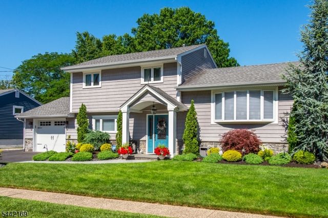 226 Winifred Dr, Totowa Boro, NJ 07512