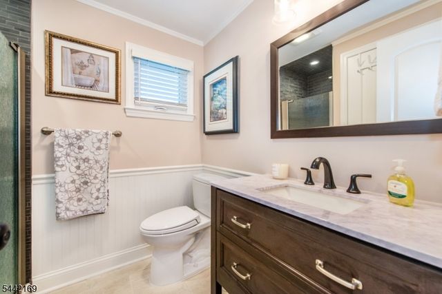226 Winifred Dr, Totowa Boro, NJ 07512