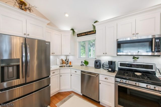 226 Winifred Dr, Totowa Boro, NJ 07512
