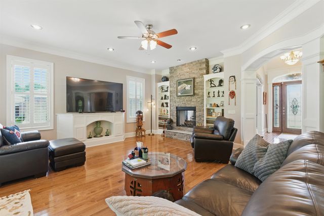 115 MEADOWBROOK DR, Bolivar, TN 38008