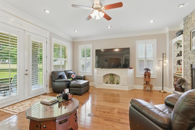 115 MEADOWBROOK DR, Bolivar, TN 38008