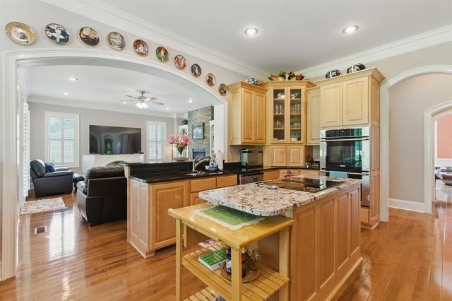 115 MEADOWBROOK DR, Bolivar, TN 38008