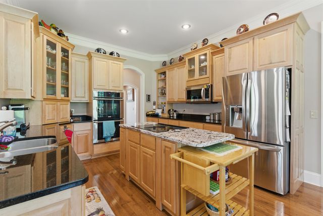 115 MEADOWBROOK DR, Bolivar, TN 38008