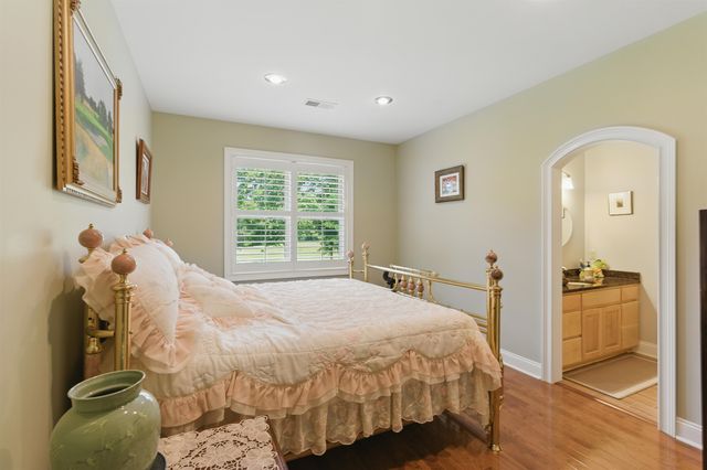 115 MEADOWBROOK DR, Bolivar, TN 38008