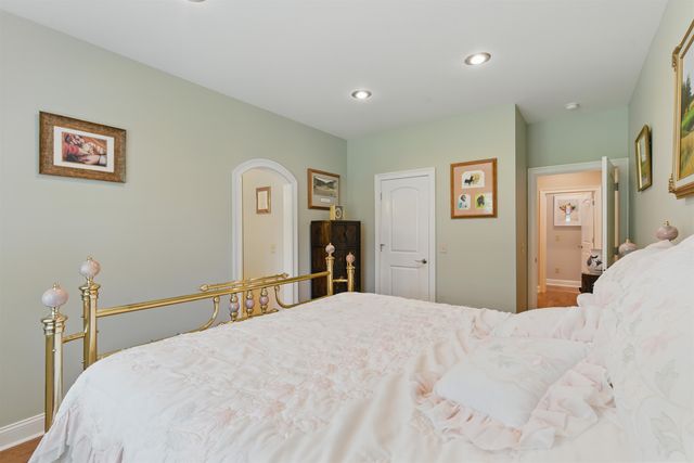 115 MEADOWBROOK DR, Bolivar, TN 38008