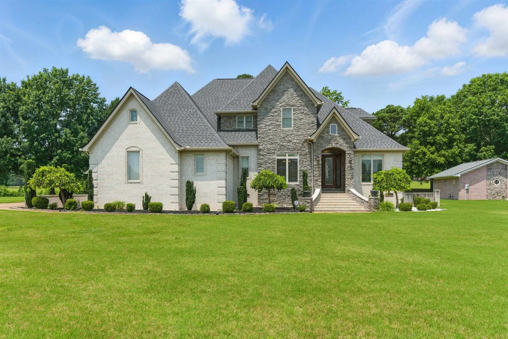 115 MEADOWBROOK DR, Bolivar, TN 38008