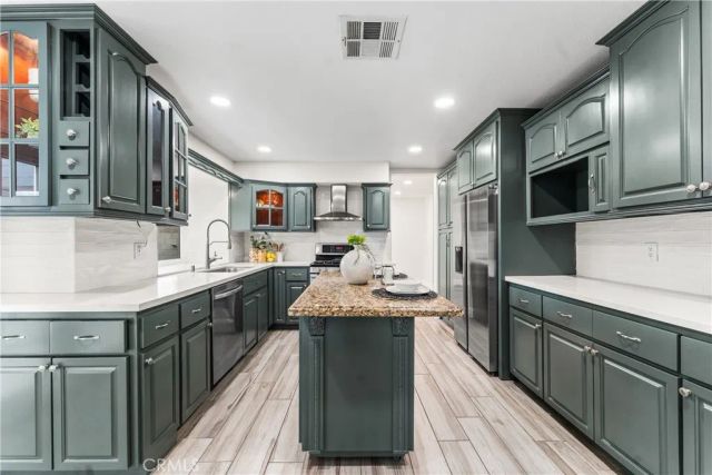 3054 Sandstone Court, Palmdale, CA 93551