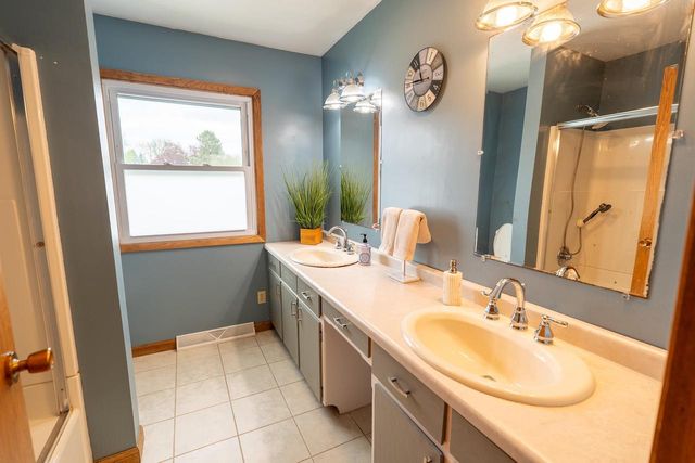 2023 Williamsburg Place, Janesville, WI 53548