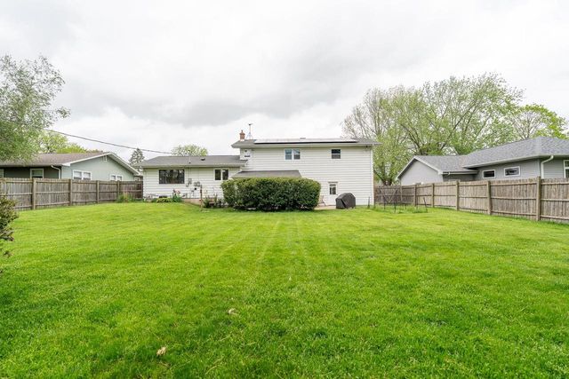 2023 Williamsburg Place, Janesville, WI 53548