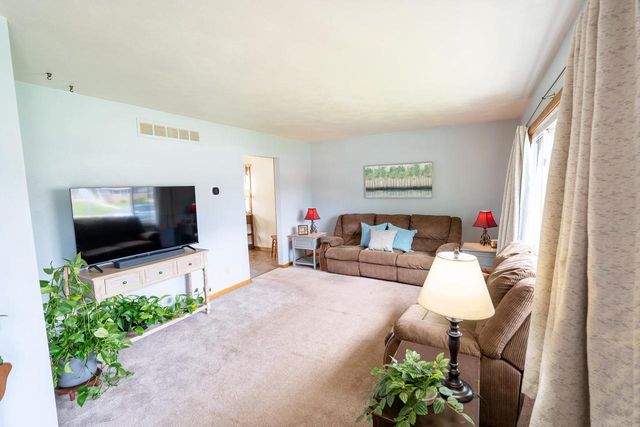 2023 Williamsburg Place, Janesville, WI 53548