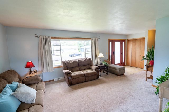 2023 Williamsburg Place, Janesville, WI 53548