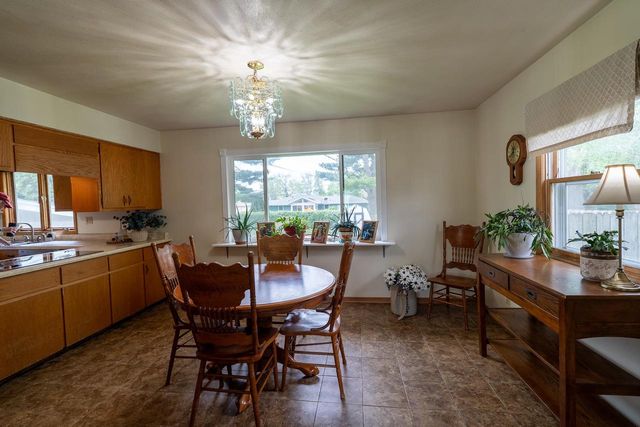 2023 Williamsburg Place, Janesville, WI 53548