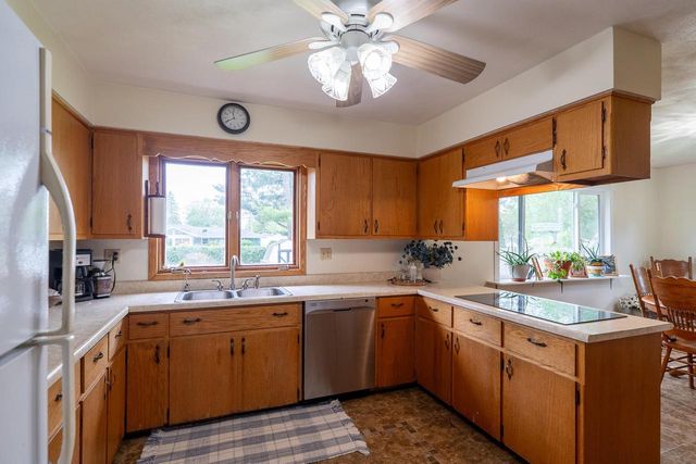 2023 Williamsburg Place, Janesville, WI 53548