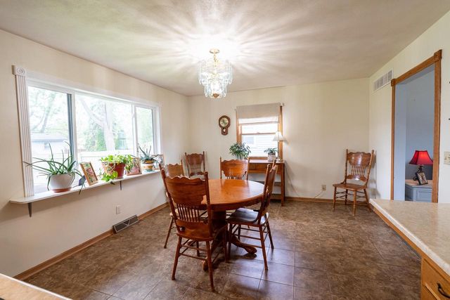 2023 Williamsburg Place, Janesville, WI 53548