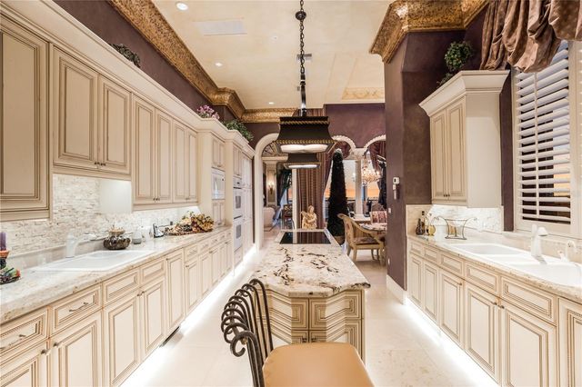 415 L AMBIANCE DRIVE PH-F, Longboat Key, FL 34228