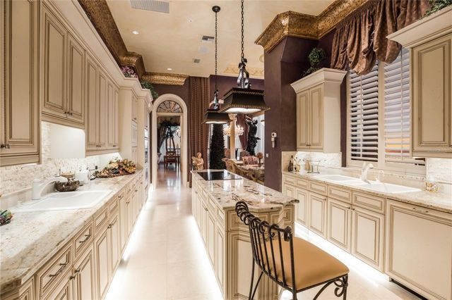 415 L AMBIANCE DRIVE PH-F, Longboat Key, FL 34228