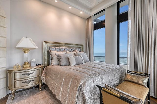415 L AMBIANCE DRIVE PH-F, Longboat Key, FL 34228