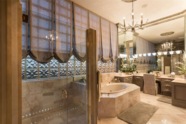 415 L AMBIANCE DRIVE PH-F, Longboat Key, FL 34228