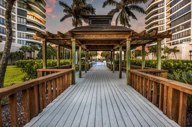 415 L AMBIANCE DRIVE PH-F, Longboat Key, FL 34228