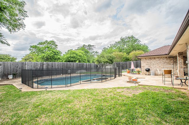 3309 Timber View Circle, Bedford, TX 76021