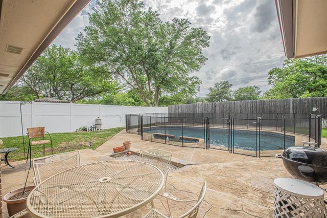 3309 Timber View Circle, Bedford, TX 76021