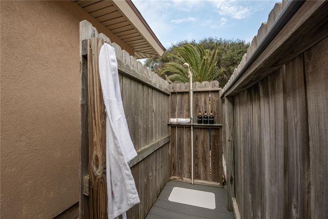 15829 Vincent Dr, Corpus Christi, TX 78418