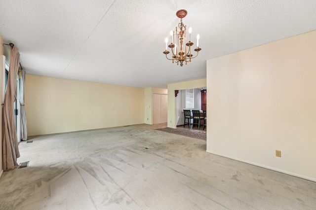 2445 Londin Lane E 202, Maplewood, MN 55119