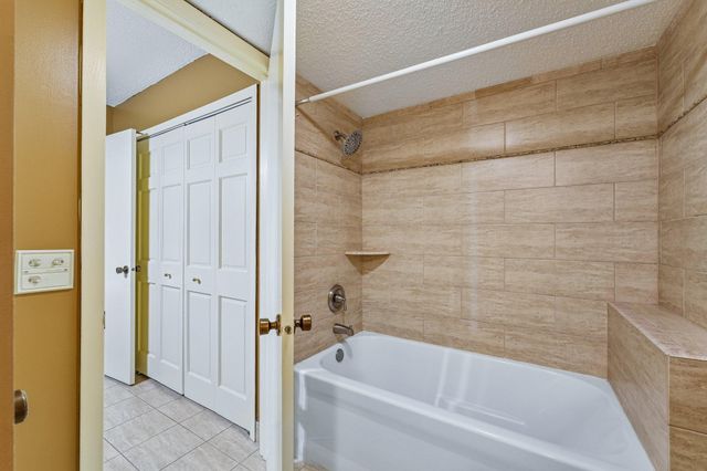 2445 Londin Lane E 202, Maplewood, MN 55119