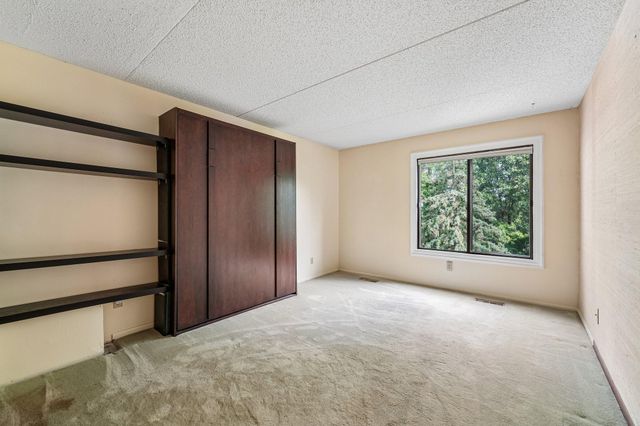 2445 Londin Lane E 202, Maplewood, MN 55119