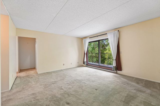 2445 Londin Lane E 202, Maplewood, MN 55119