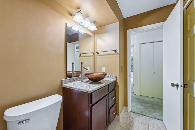 2445 Londin Lane E 202, Maplewood, MN 55119